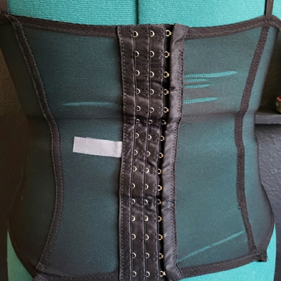 Vintage black and white floral lace bustier - Picture 3 of 3